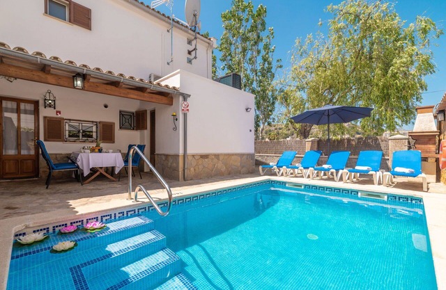 Stunning private villa for 8 guests with private pool, A/C, WIFI, TV, patio and parking