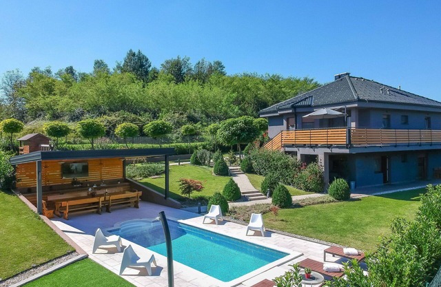 Stunning private villa with A/C, WIFI, private pool, hot tub, TV, terrace, panoramic view, parking