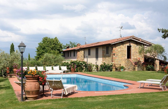 Stunning private villa with A/C, private pool, WIFI, hot tub, TV, patio, panoramic view, parking