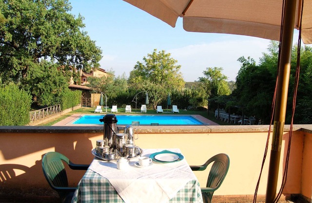 Stunning private villa for 7 guests with pool, WIFI, TV, terrace, pets allowed and parking