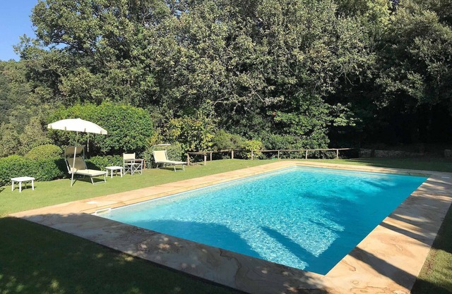 Stunning private villa with pool, WIFI, TV, patio, panoramic view and parking, close to Lucca