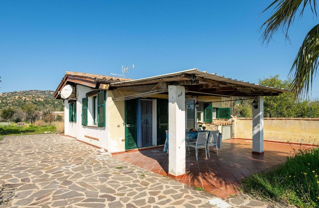 Stunning private villa with WIFI, A/C, TV, patio, pets allowed, panoramic view and parking