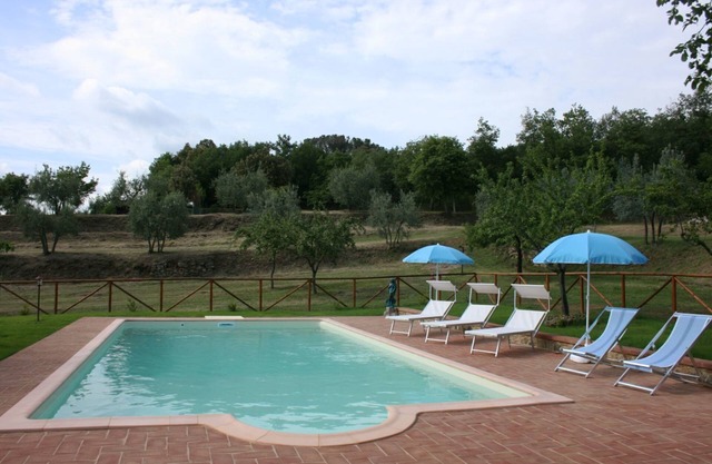 Stunning private villa for 4 people with private pool, A/C, WIFI, TV and parking