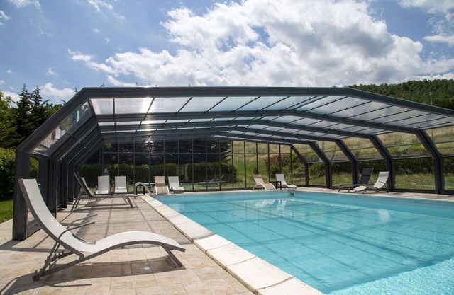 Stunning private villa with private pool, WIFI, TV, terrace, pets allowed, panoramic view, parking