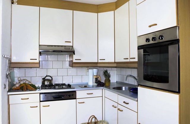 Stunning private villa for 6 guests with WIFI, TV, terrace, pets allowed and parking