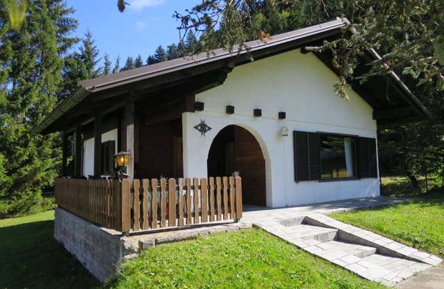 Stunning private villa for 5 guests with TV, pets allowed and parking