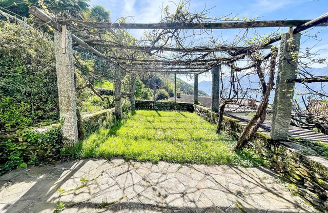 Stunning private villa for 5 people with TV, balcony, pets allowed and parking