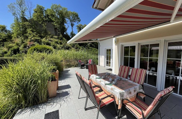 Stunning private villa for 8 guests with WIFI, TV, patio and parking