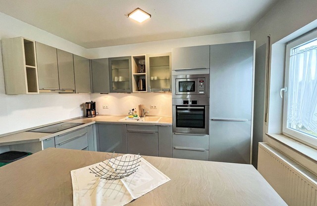 Stunning private villa for 6 people with WIFI, TV, terrace, pets allowed and parking