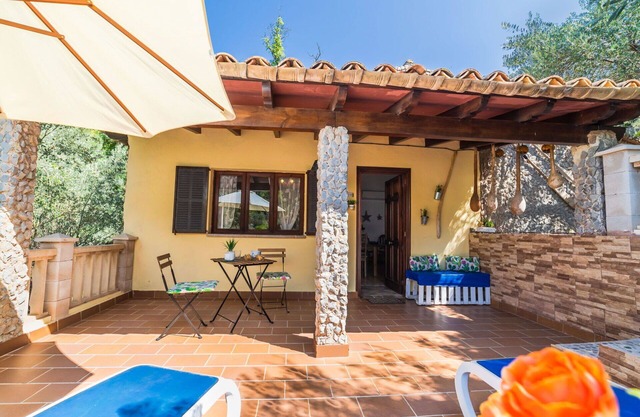 Stunning private villa for 6 guests with A/C, WIFI, TV, patio and parking