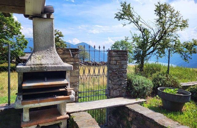 Stunning private villa for 2 guests with WIFI, TV, patio, pets allowed and parking