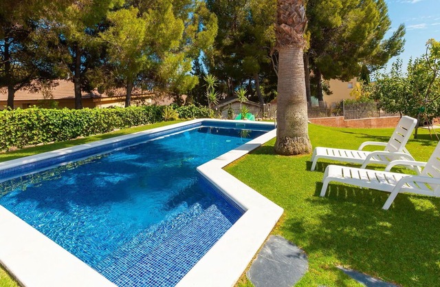 Stunning private villa for 8 guests with private pool, WIFI, TV, patio and parking
