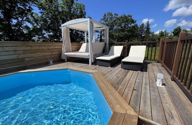 Stunning private villa for 6 guests with WIFI, private pool, TV, terrace, pets allowed and parking