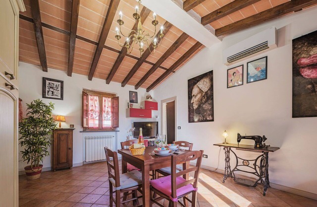 Stunning private villa for 4 guests with WIFI, A/C, TV, patio, pets allowed and parking