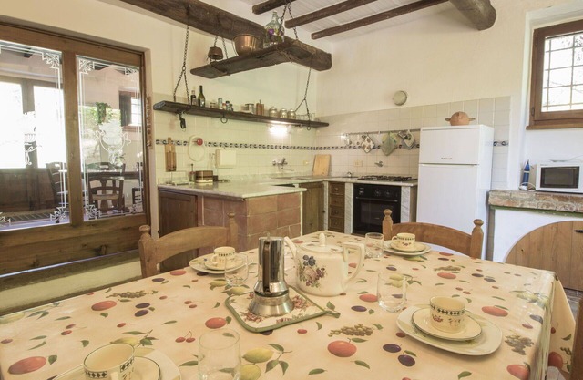 Stunning private villa for 10 guests with pool, A/C, WIFI, TV, panoramic view and parking