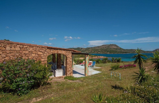 Stunning private villa for 6 people with WIFI, TV and parking