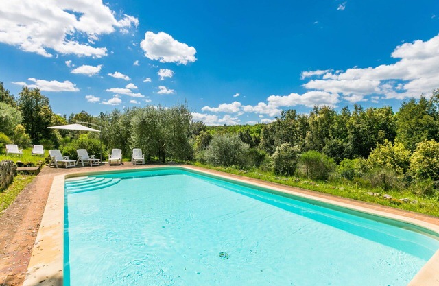 Stunning private villa for 8 guests with WIFI, private pool, TV, patio and parking