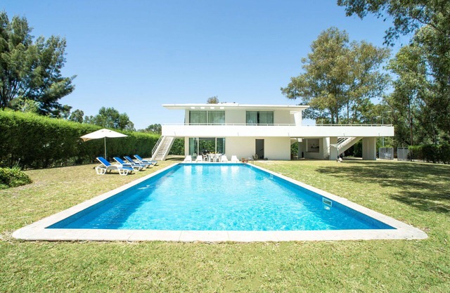 Stunning private villa for 6 guests with A/C, private pool, WIFI, TV, terrace and parking