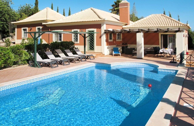 Stunning private villa for 6 guests with private pool, A/C, WIFI, TV, patio and parking