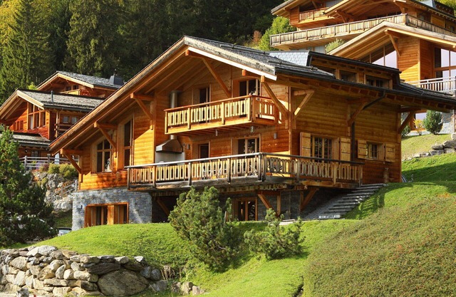 Stunning private villa for 8 people with WIFI, hot tub, TV, terrace, pets allowed and parking