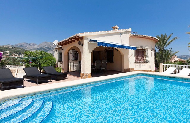 Stunning private villa for 6 guests with private pool, WIFI, TV, terrace and parking