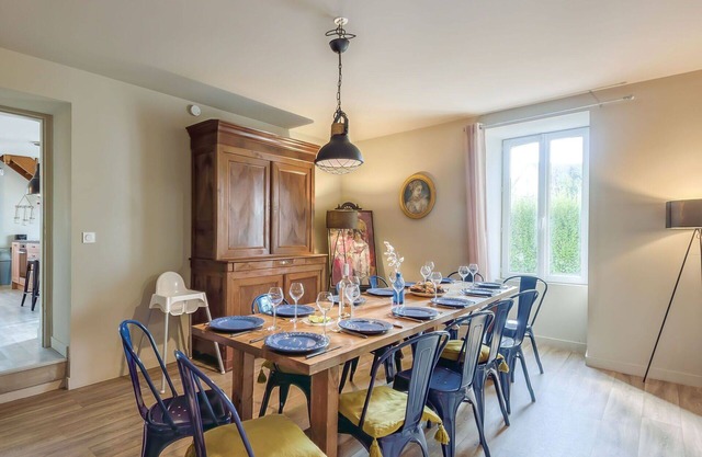 Stunning private villa for 16 guests with WIFI, TV, pets allowed and parking