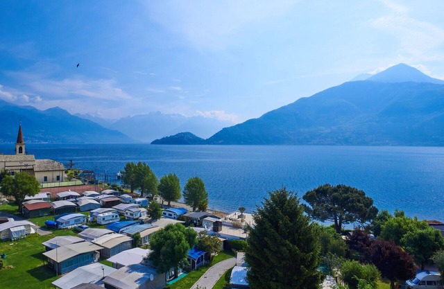 Stunning private villa for 4 people with WIFI, TV, balcony, pets allowed and parking