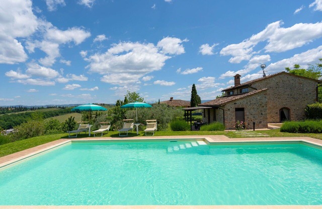 Stunning private villa for 6 people with private pool, WIFI, TV and panoramic view