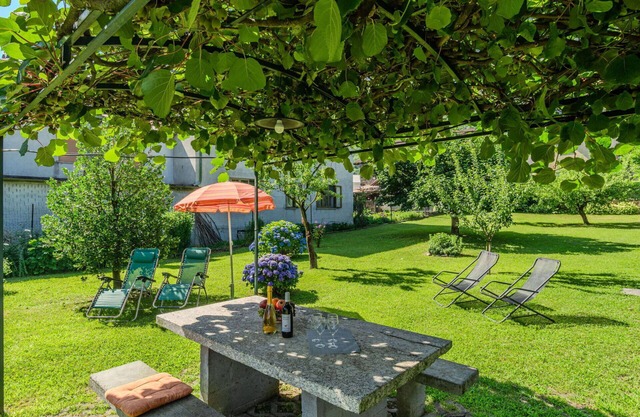 Stunning private villa for 5 guests with WIFI, TV, patio, pets allowed and parking