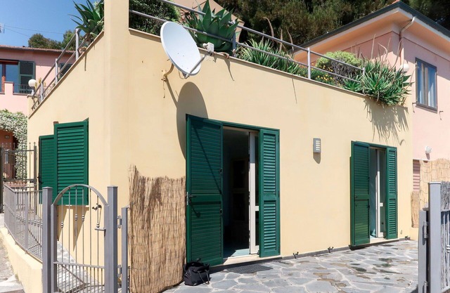 Stunning private villa for 6 people with A/C, WIFI, TV, terrace, pets allowed and parking
