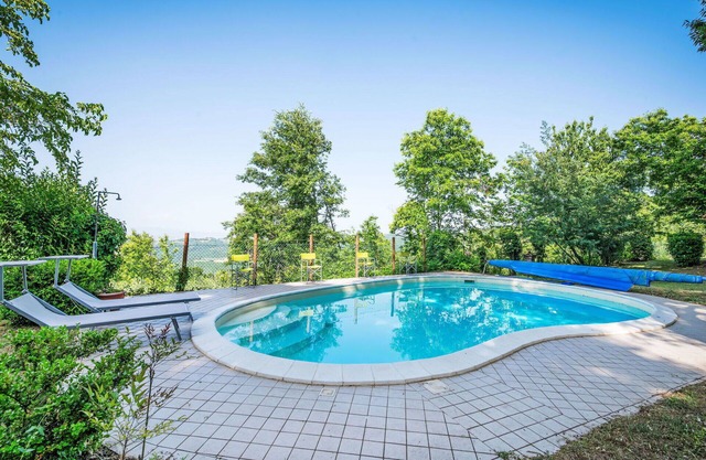 Stunning private villa with private pool, WIFI, A/C, TV, terrace, pets allowed and parking