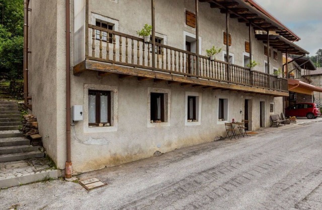 Stunning private villa for 5 guests with balcony, pets allowed and parking