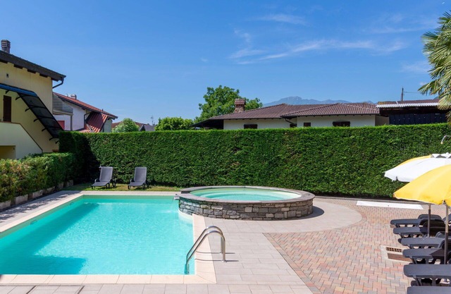 Stunning private villa for 4 people with pool, WIFI, A/C, TV, terrace, pets allowed and parking