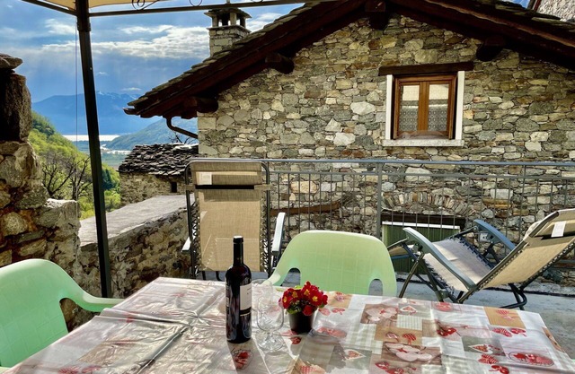 Stunning private villa for 3 people with WIFI, TV, terrace, pets allowed and parking