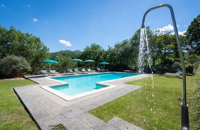 Stunning private villa with private pool, WIFI, TV, patio, pets allowed, panoramic view and park.