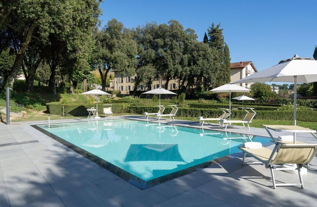 Stunning private villa with hot tub, WIFI, private pool, TV, panoramic view and parking