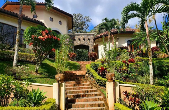 STUNNING Property, Magical Vacation!