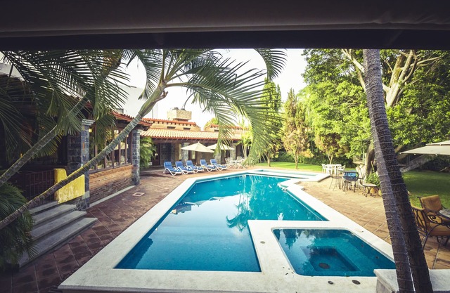 Stunning property, with wide open spaces, beautiful pool.