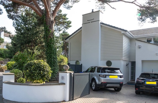 Stunning, recently re-modelled Sandbanks Holiday Home