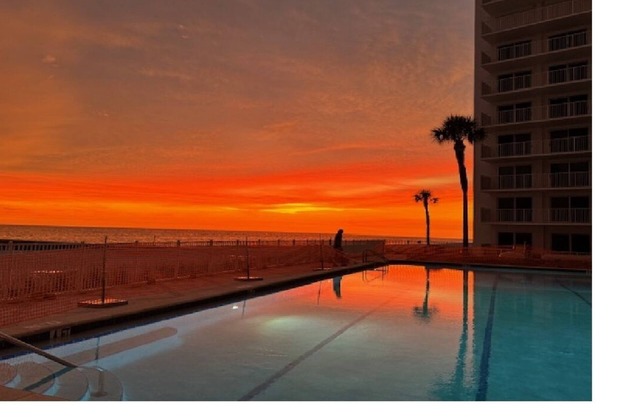 Stunning, resort like, Longboat Key, 2-bedroom condo on Gulf beach, near stores!