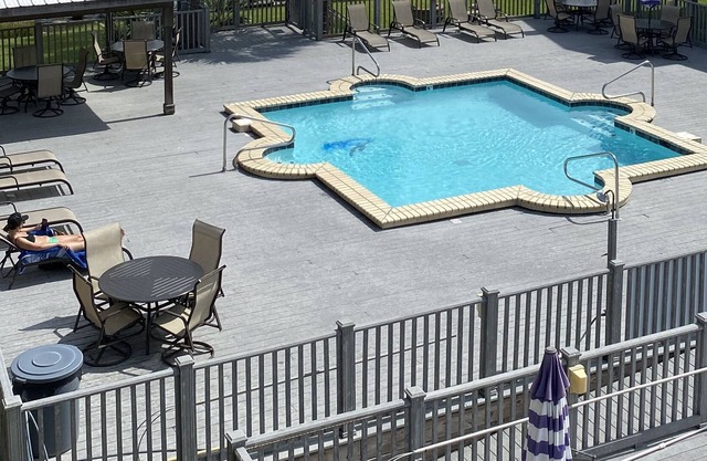 Stunning river views + beach access! Quiet owners unit for longer-term rentals