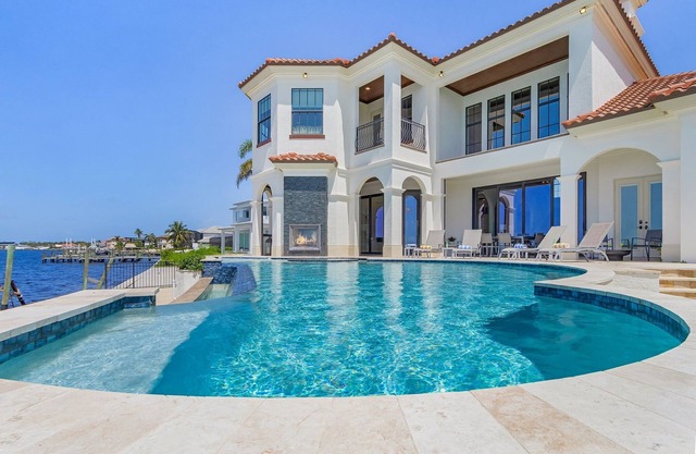 Stunning Riverfront Luxury, Heated Pool & Spa - Villa Brielle - Roelens