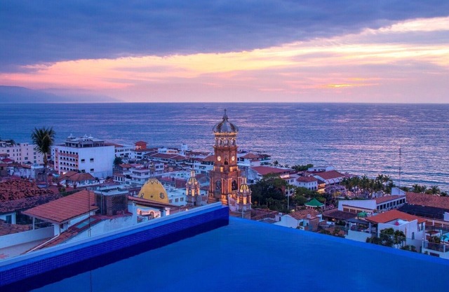 Stunning Rooftop pool in Gringo Gulch