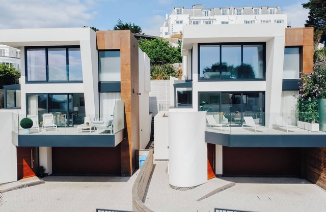 Stunning Sandbanks Superhome With 5 Bedrooms and Harbour Views