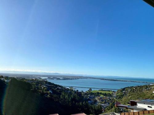 Stunning sea, city & mountain views, 2 bedroom home, free parking, in brand new condition