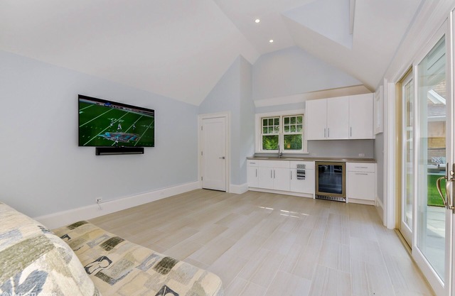 Stunning secluded Southampton Village property near restaurants, shops and beach