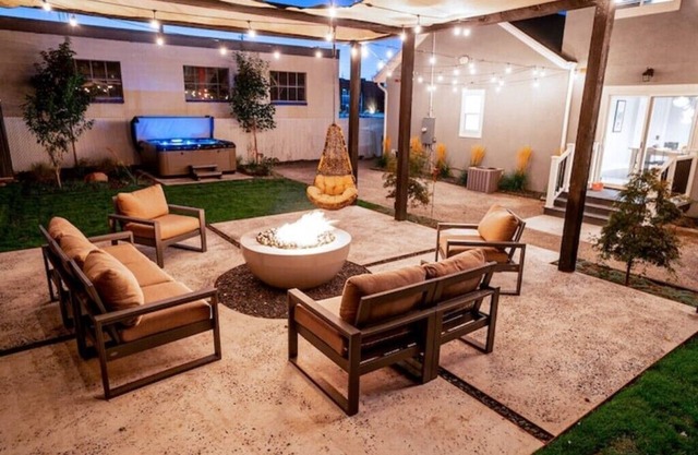 Stunning SLC House w/Hot Tub and Fire Pit!nn