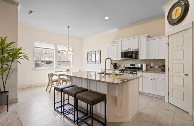 Stunning South Kennewick Home