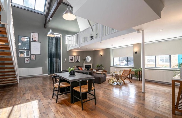 Stunning & Spacious 2BR Hampstead Duplex