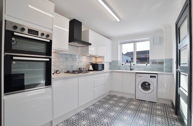 Stunning & Spacious Home | Driveway | Sleeps 6!